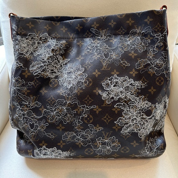 Authentic Louis Vuitton Dentelle Fersen - Picture 3 of 9